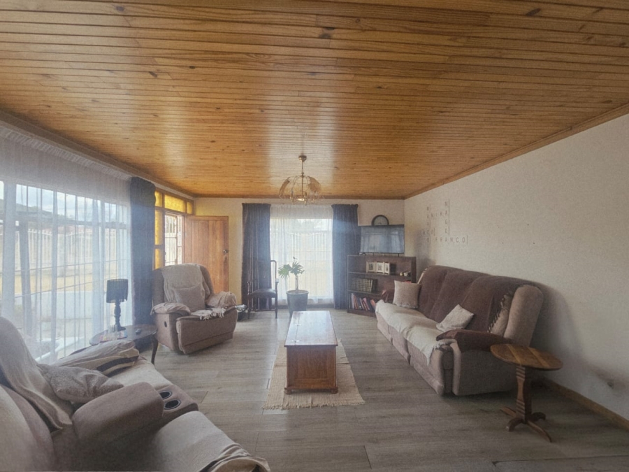 4 Bedroom Property for Sale in Ladybrand Free State